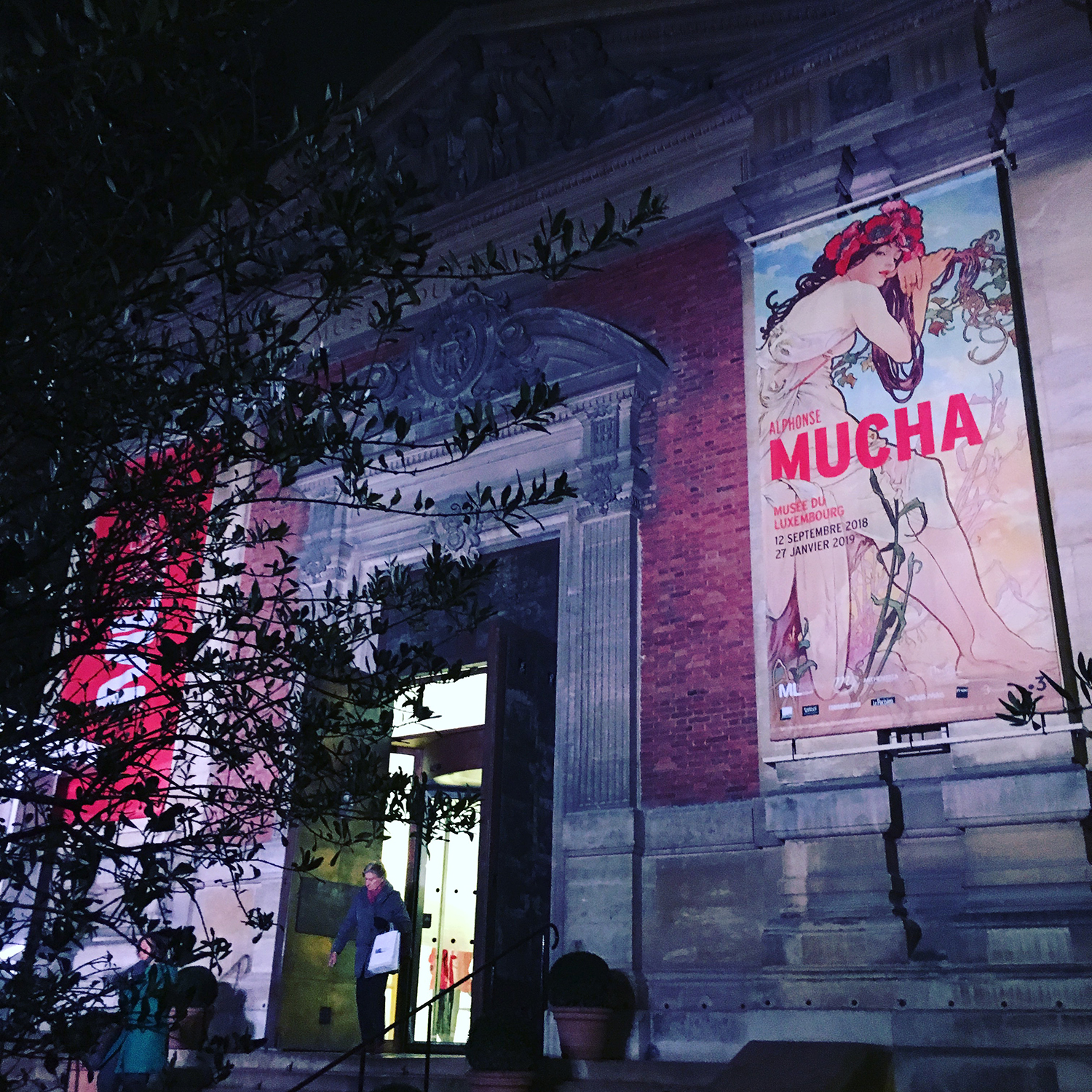 alphonse-mucha-exhibition-paris